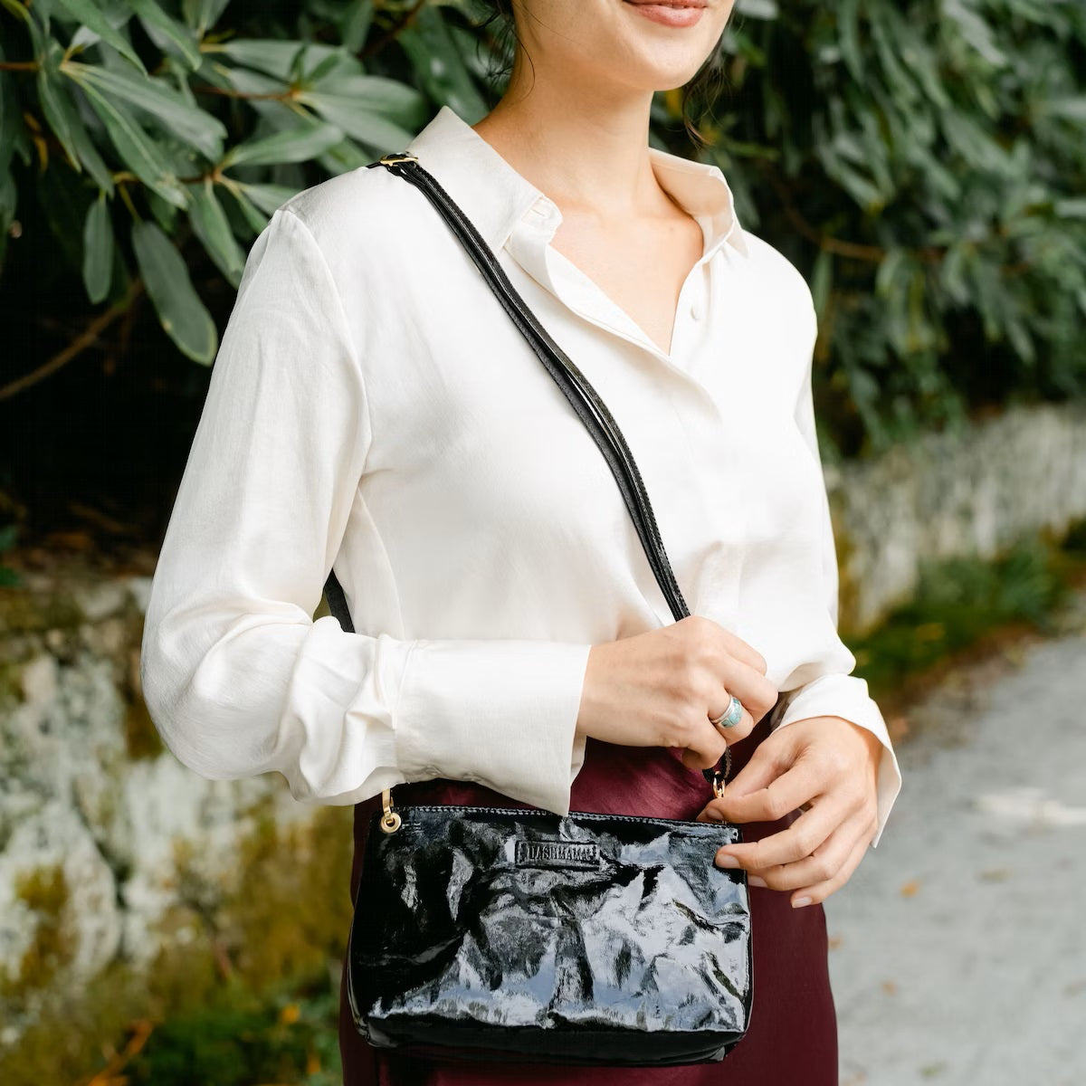 Taštička LA BUSTA malá čierna lesklá